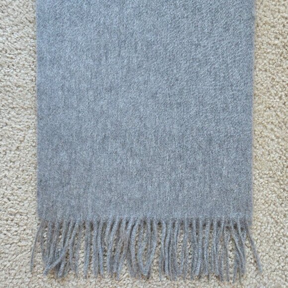 NWOT Grey Cashmere Fringed Scarf - Picture 3 of 11